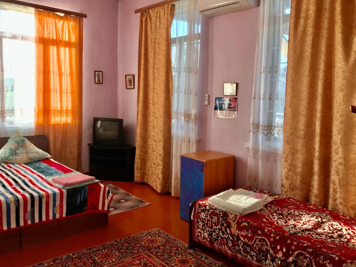 Guest House Anna Sukhumi Exterior photo