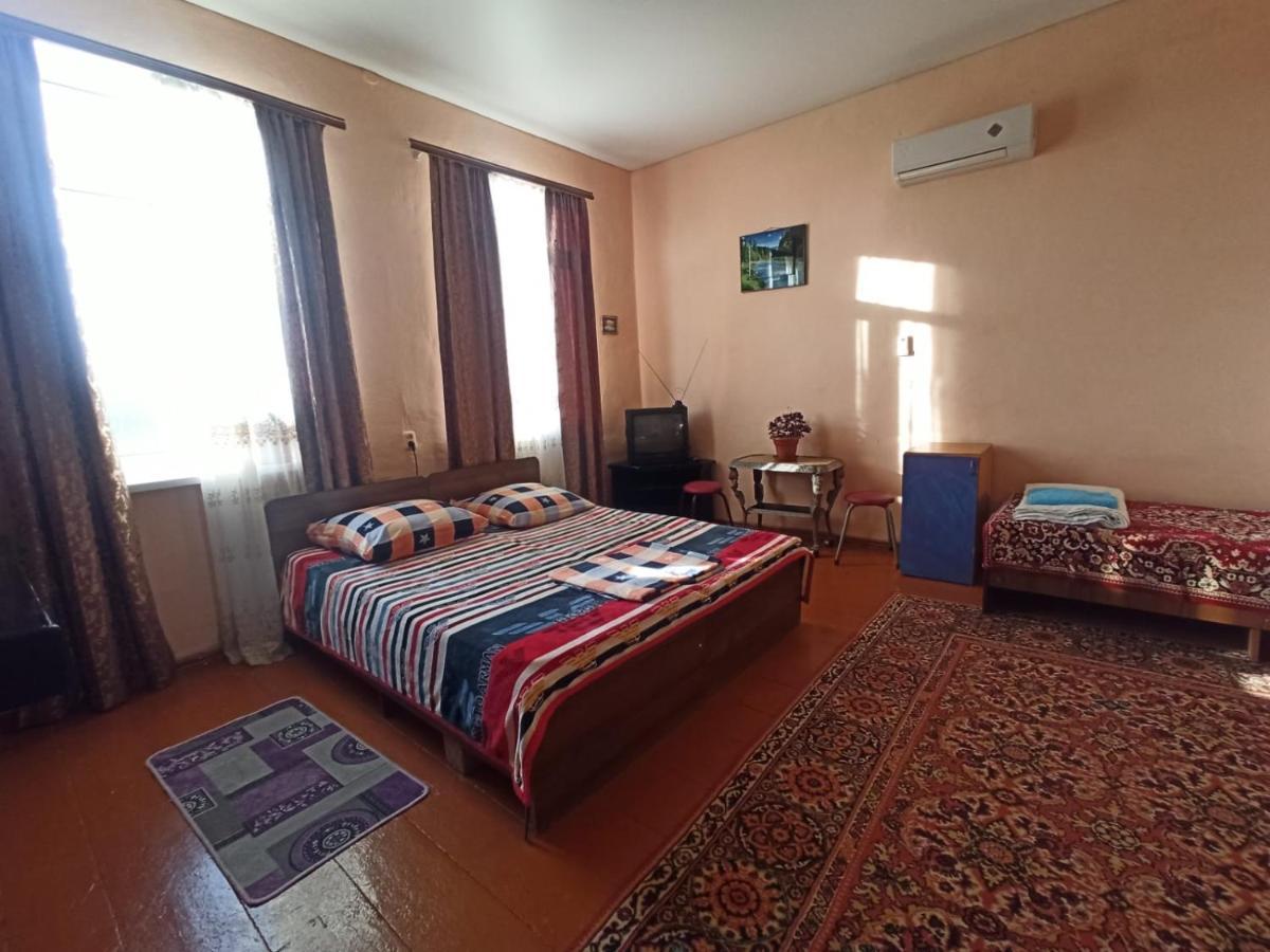 Guest House Anna Sukhumi Exterior photo