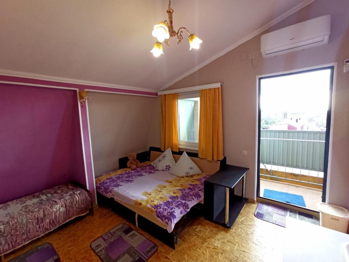 Guest House Anna Sukhumi Exterior photo