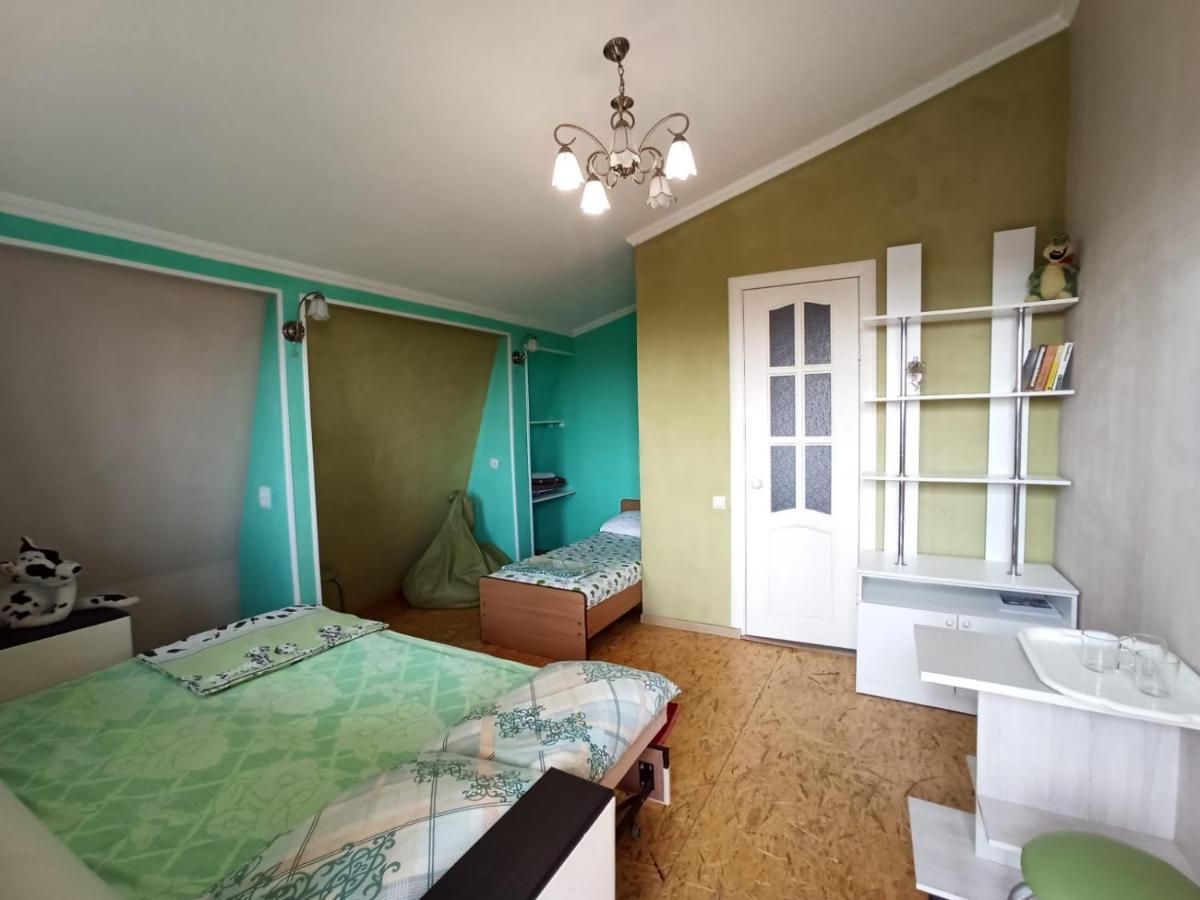 Guest House Anna Sukhumi Exterior photo
