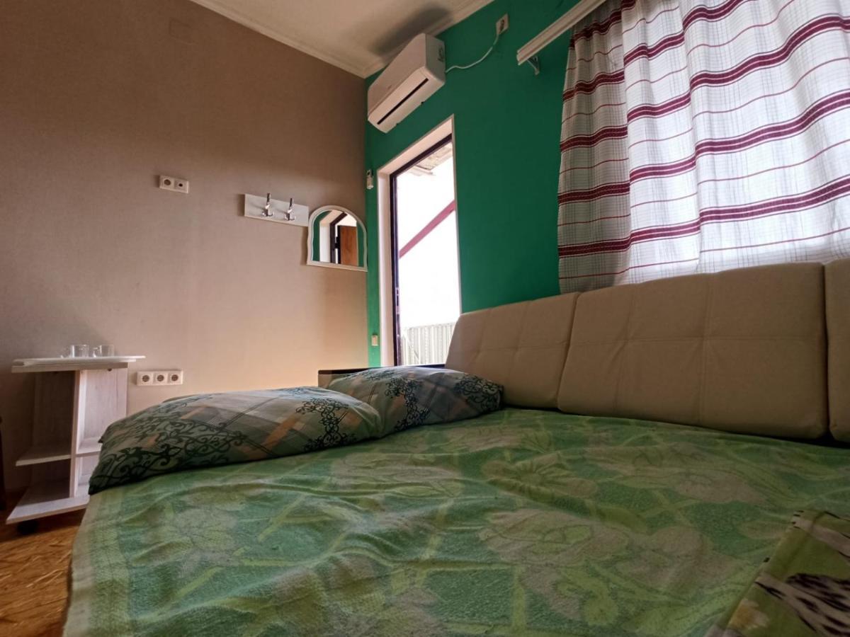 Guest House Anna Sukhumi Exterior photo